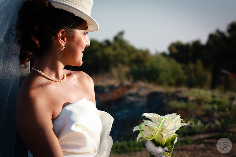 This is a photograph of the 'Aur&eacute;lie &amp; Thomas wedding' article!