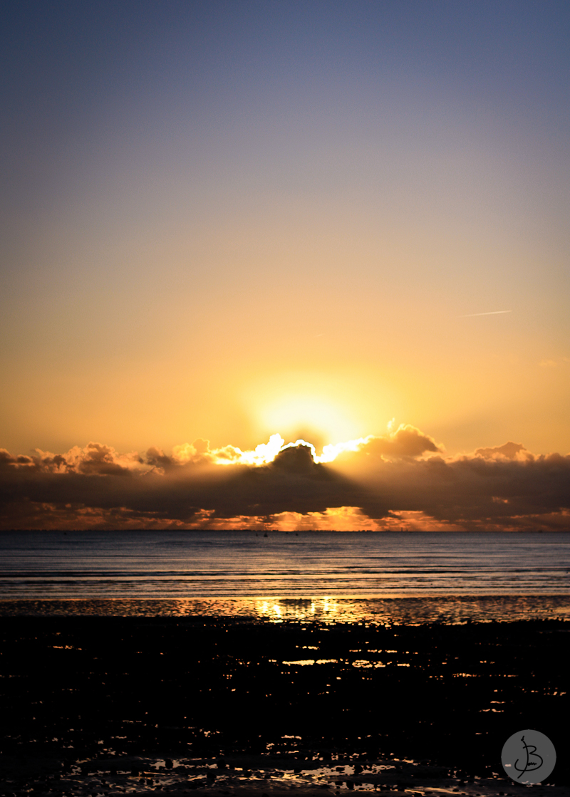 This is a photograph of the 'A winter day in La Rochelle' article!