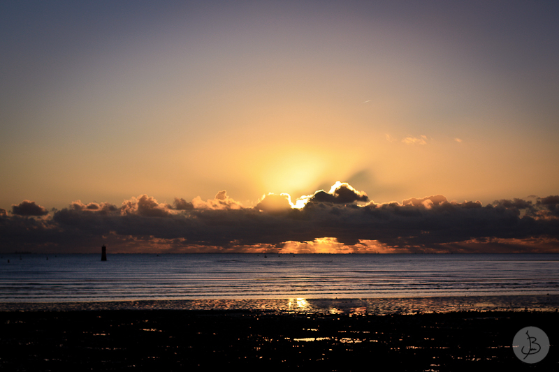 This is a photograph of the 'A winter day in La Rochelle' article!