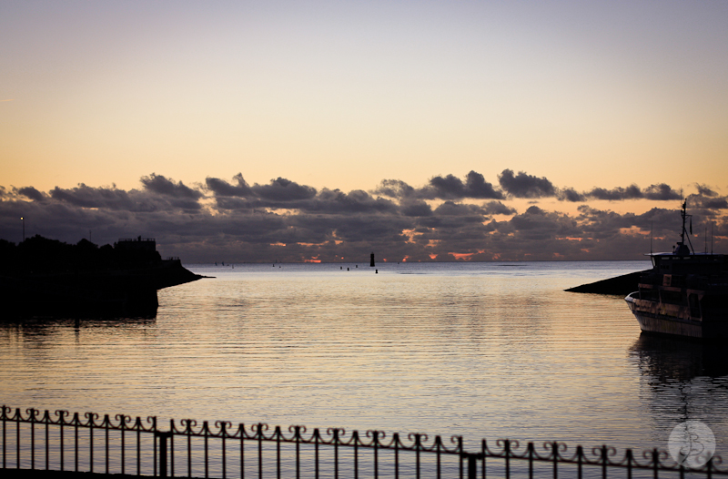 This is a photograph of the 'A winter day in La Rochelle' article!