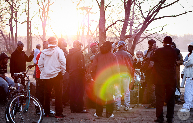 This is a photograph of the 'Street life in NYC' article!