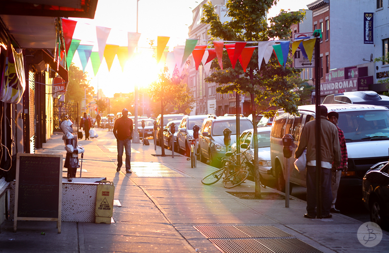 This is a photograph of the 'Street life in NYC' article!